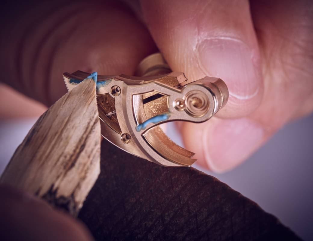 Manufacture Romain Gauthier hand-finishing and decoration 3