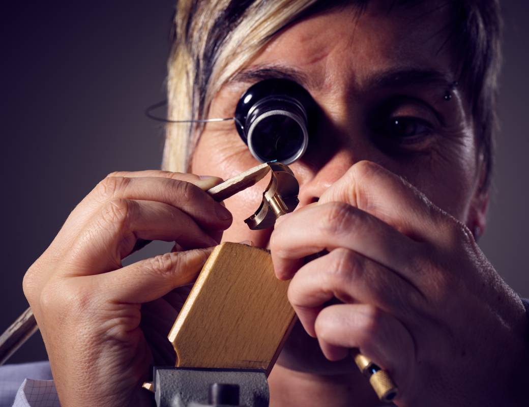 Manufacture Romain Gauthier hand-finishing and decoration 4