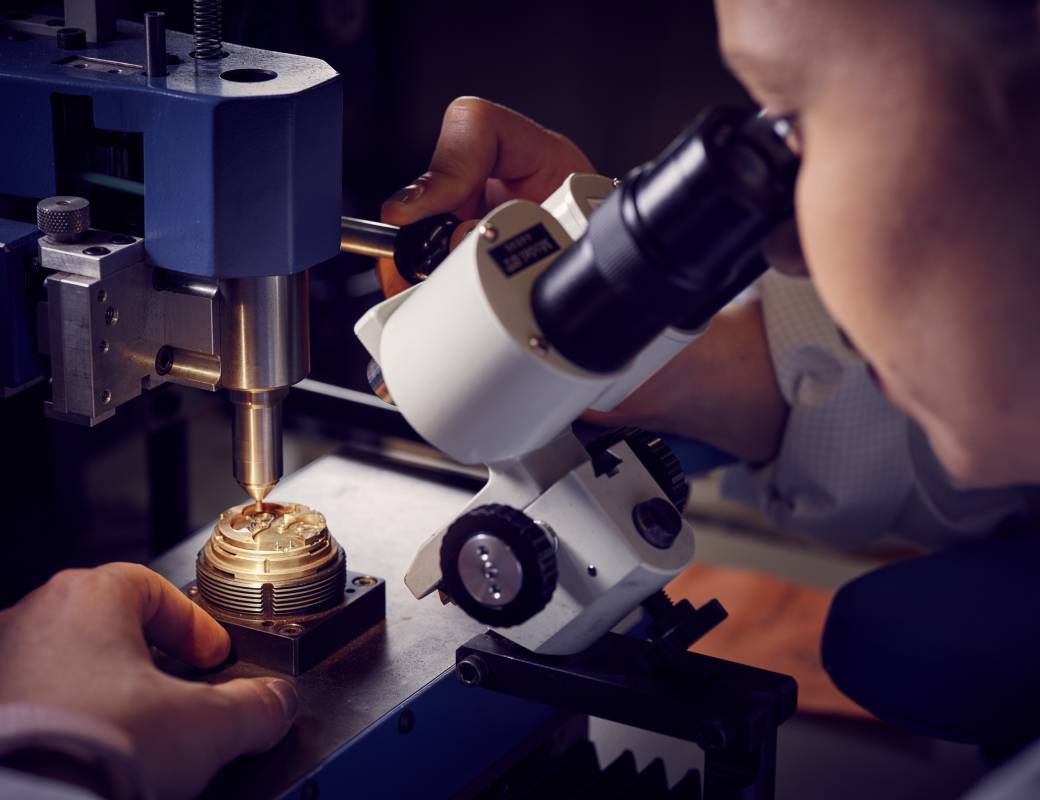 Manufacture Romain Gauthier hand-finishing and decoration 6