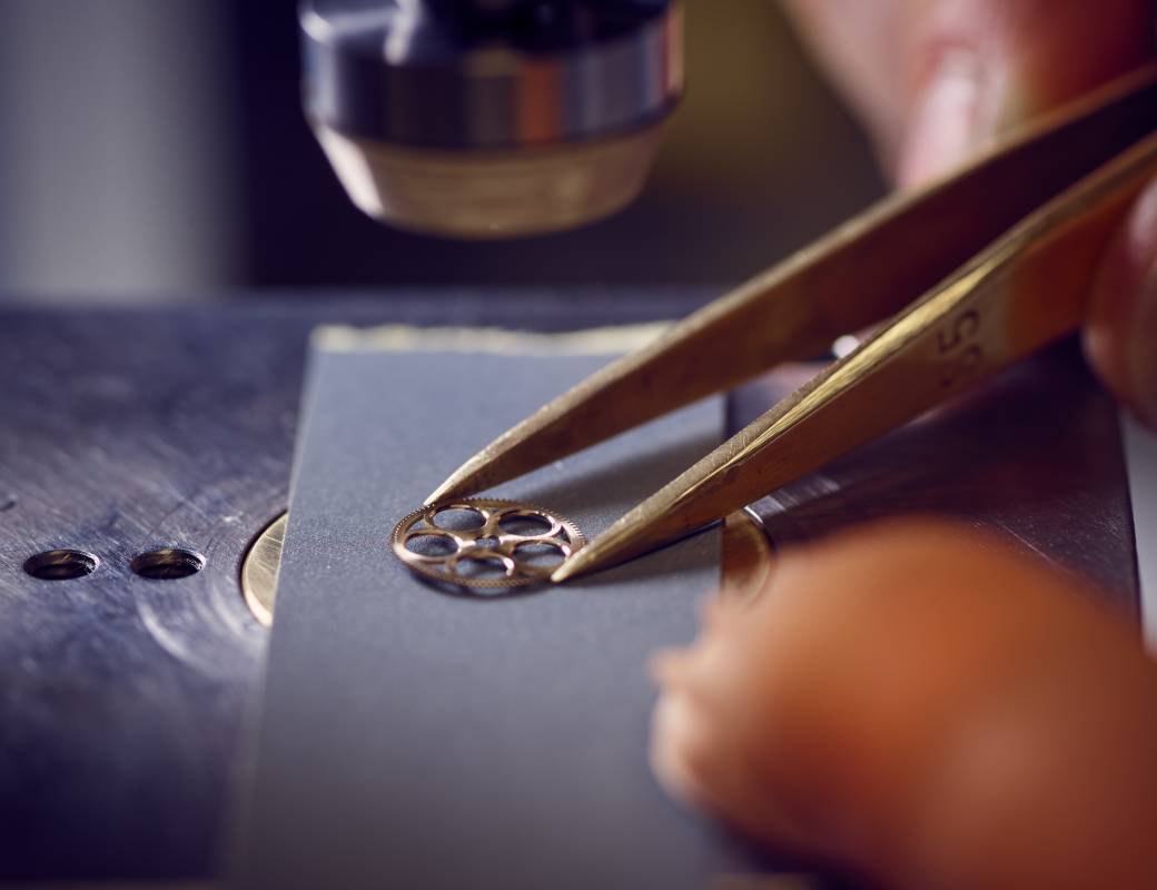 Manufacture Romain Gauthier hand-finishing and decoration 9