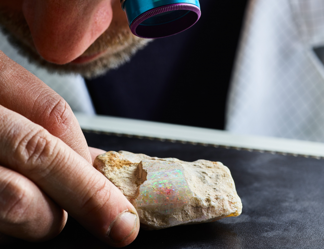 Examining_with_a_loupe_the_raw_opal_used_for_making_the_dial_of_the_Romain_Gauthier_Insight_Micro-Rotor_Lady_Opal