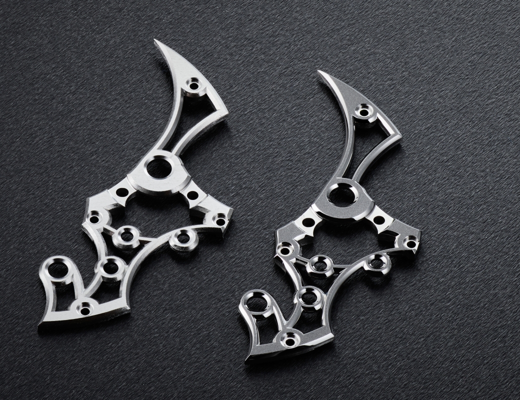 A bridge on left that has been bevelled by hand c.f. bridge on right that has been bevelled, softened, smoothed and polished by hand - Romain Gauthier Insight Micro-Rotor Squelette