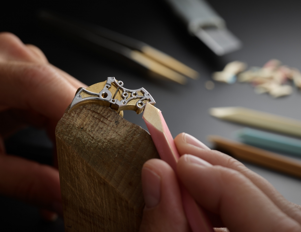 4 Softening and smoothing a bridge from the Romain Gauthier Insight Micro-Rotor Squelette using a buff