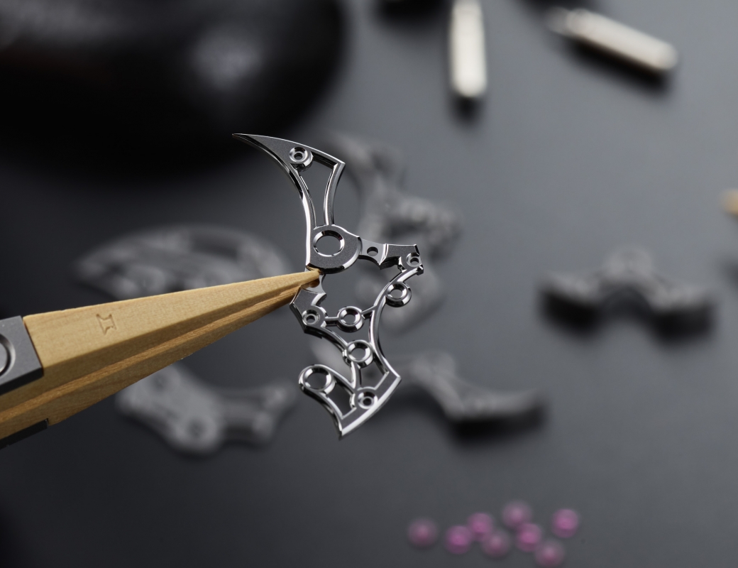 4 Watchmaker's assembly of the Romain Gauthier Insight Micro-Rotor Squelette