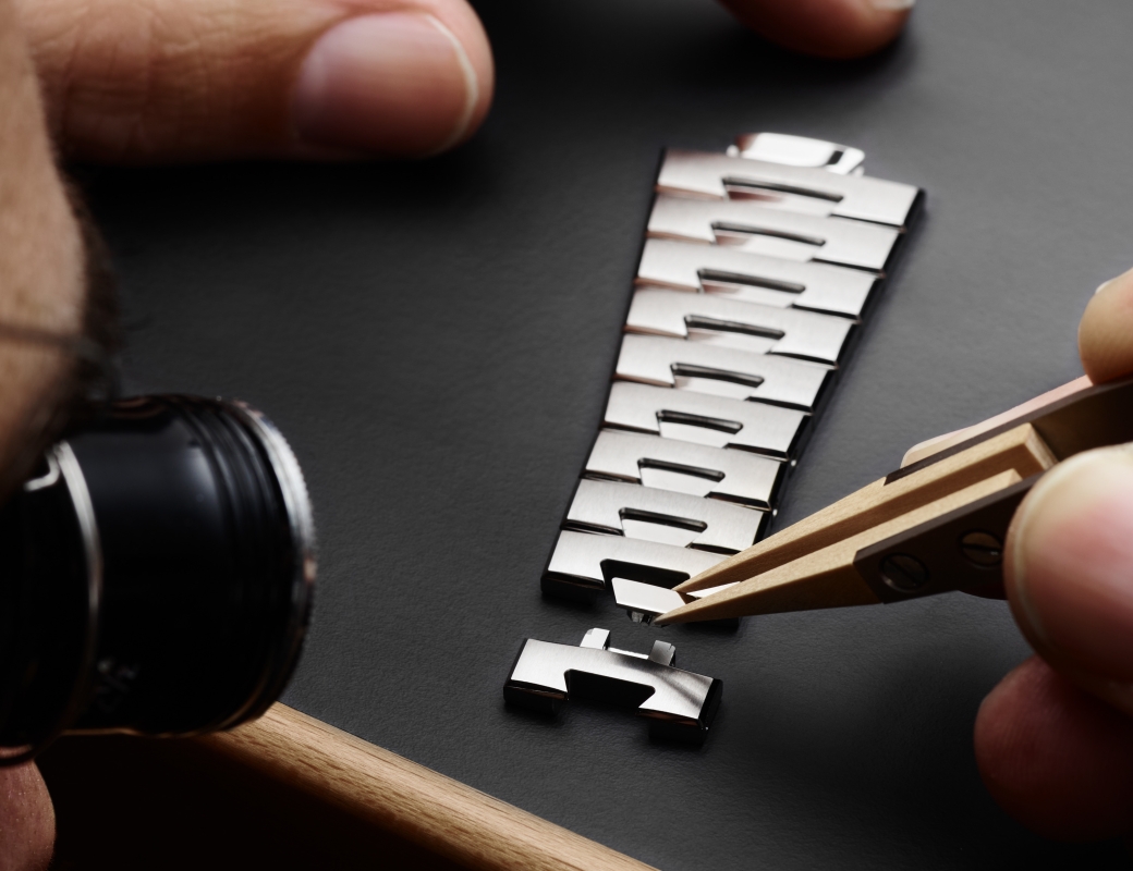 C by Romain Gauthier, Titanium Bracelet Edition, metal bracelet